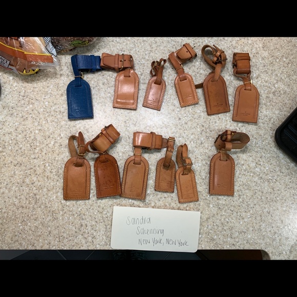 Louis Vuitton luggage tags AVAILABLE - Picture 1 of 8